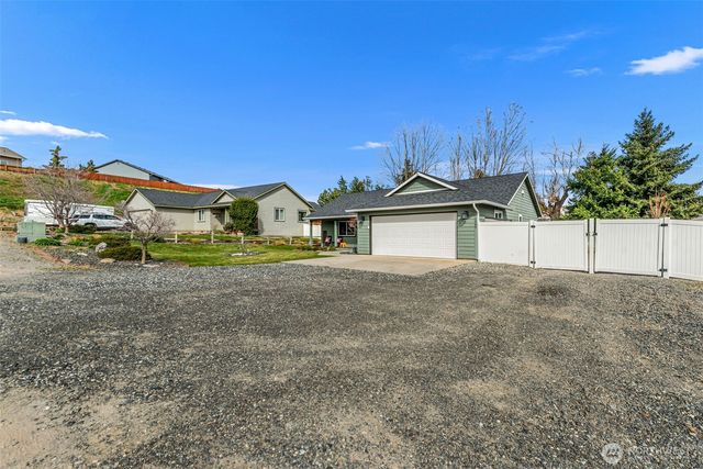 1989 4th St SE, East Wenatchee, WA 98802