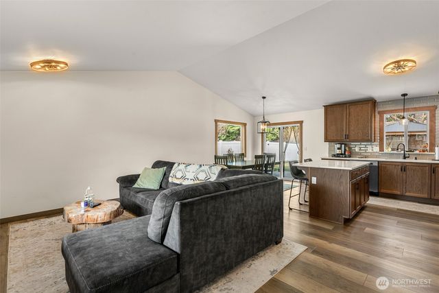 1989 4th St SE, East Wenatchee, WA 98802