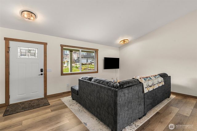 1989 4th St SE, East Wenatchee, WA 98802