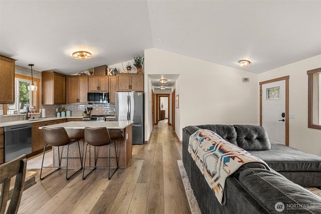 1989 4th St SE, East Wenatchee, WA 98802