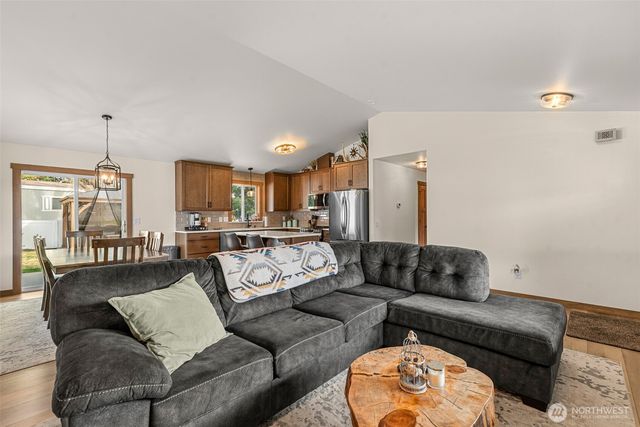 1989 4th St SE, East Wenatchee, WA 98802