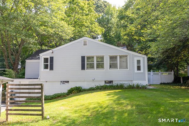 35 School House Road, Old Saybrook, CT 06475