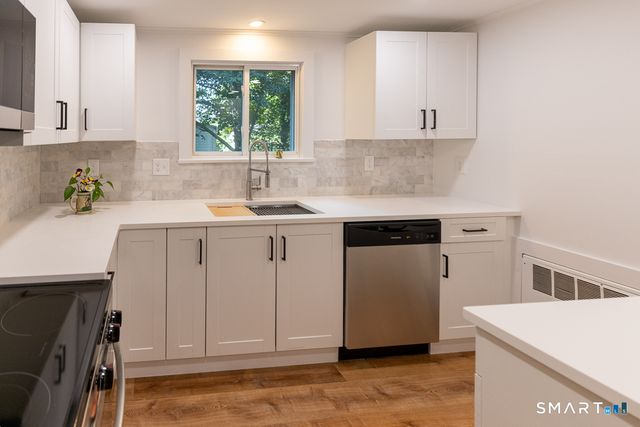 35 School House Road, Old Saybrook, CT 06475