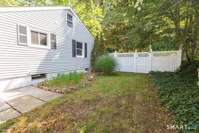35 School House Road, Old Saybrook, CT 06475