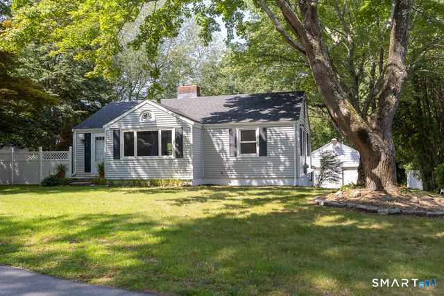 35 School House Road, Old Saybrook, CT 06475