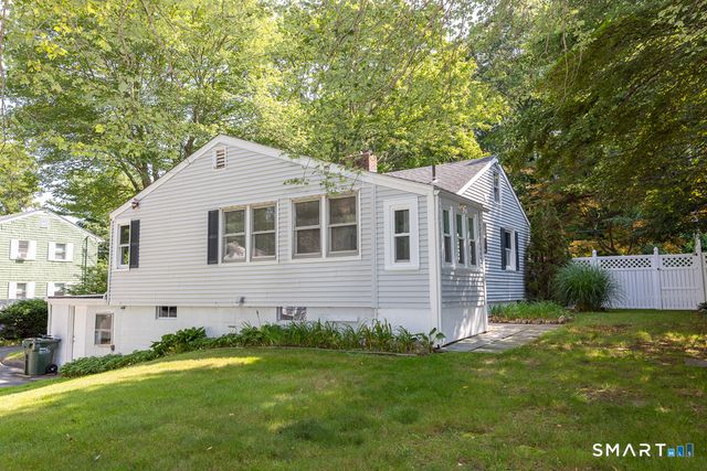 35 School House Road, Old Saybrook, CT 06475