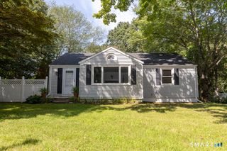 35 School House Road, Old Saybrook, CT 06475