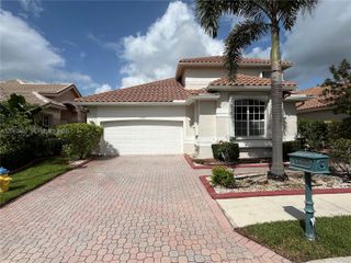 1540 W Lacosta Drive W, Pembroke Pines, FL 33027