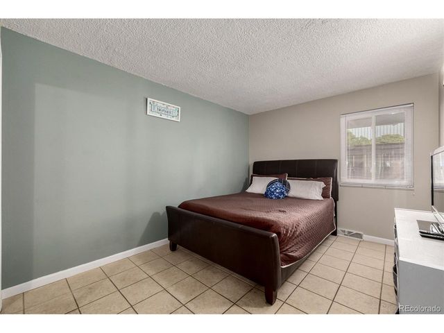 2946 S Moline Pl, Aurora, CO 80014