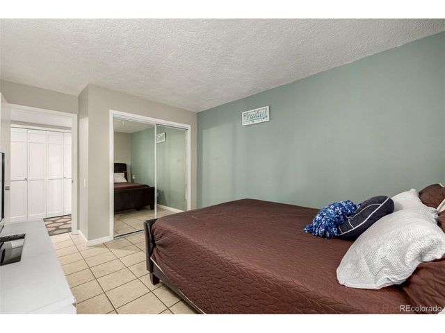 2946 S Moline Pl, Aurora, CO 80014