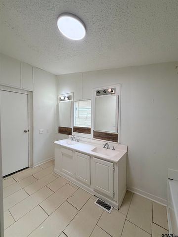 10723 Littlefield, Tyler, TX 75708