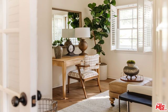 420 S Barrington Avenue 101, Los Angeles, CA 90049