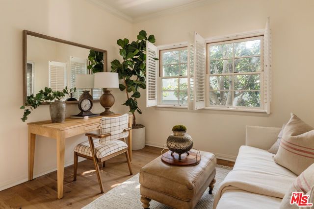 420 S Barrington Avenue 101, Los Angeles, CA 90049