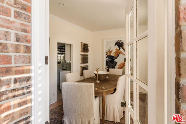 420 S Barrington Avenue 101, Los Angeles, CA 90049