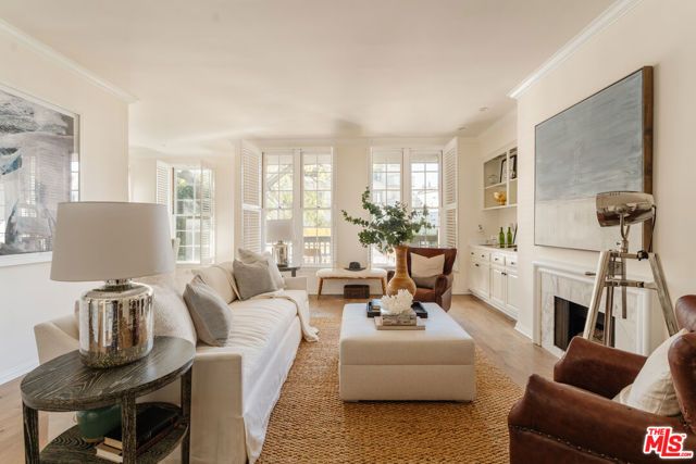 420 S Barrington Avenue 101, Los Angeles, CA 90049