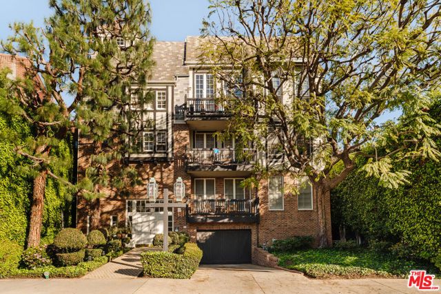 420 S Barrington Avenue 101, Los Angeles, CA 90049