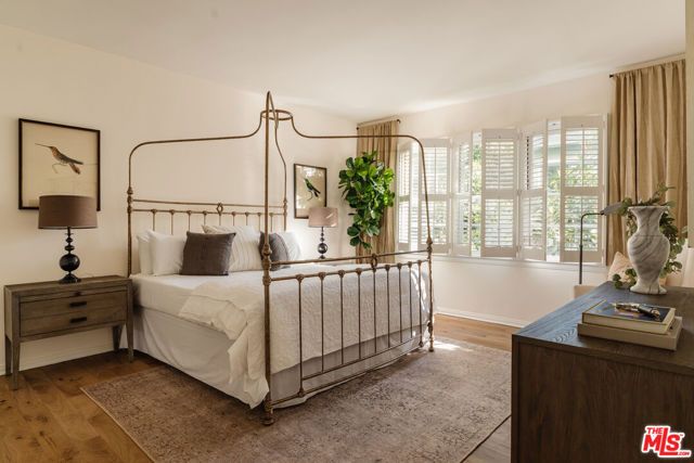 420 S Barrington Avenue 101, Los Angeles, CA 90049