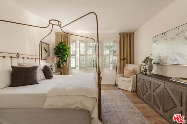 420 S Barrington Avenue 101, Los Angeles, CA 90049