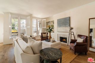 420 S Barrington Avenue 101, Los Angeles, CA 90049