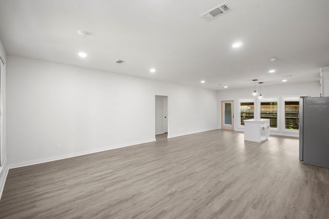 502 Tall Timber Drive, West Columbia, TX 77486