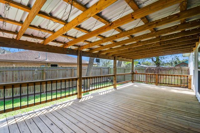 502 Tall Timber Drive, West Columbia, TX 77486