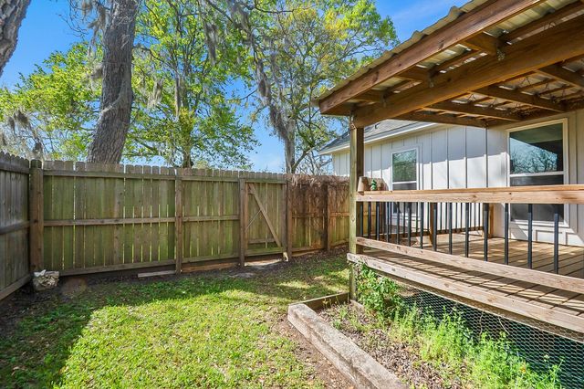 502 Tall Timber Drive, West Columbia, TX 77486