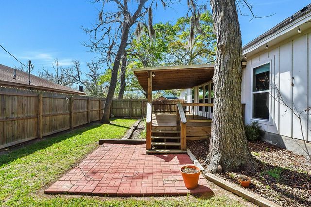 502 Tall Timber Drive, West Columbia, TX 77486