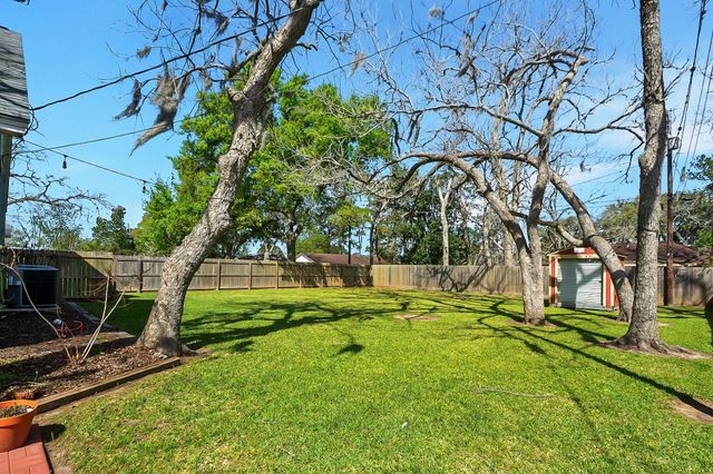 502 Tall Timber Drive, West Columbia, TX 77486