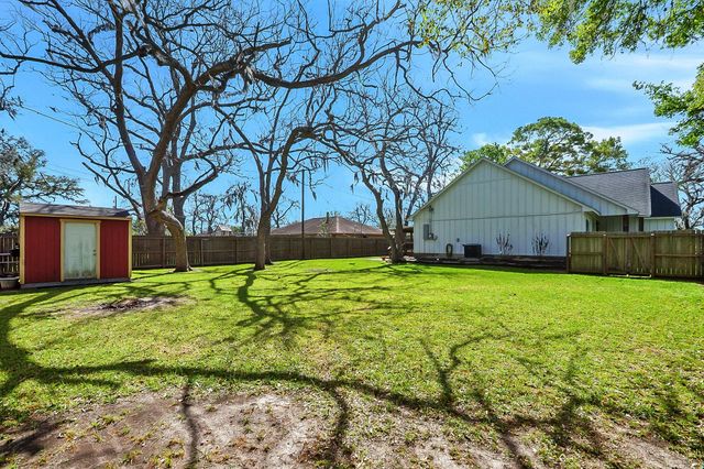 502 Tall Timber Drive, West Columbia, TX 77486