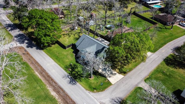 502 Tall Timber Drive, West Columbia, TX 77486