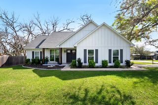 502 Tall Timber Drive, West Columbia, TX 77486