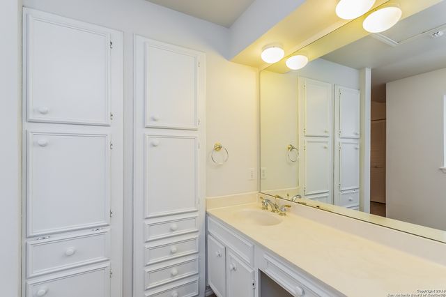 7930 Roanoke Run Apt 901, San Antonio, TX 78240