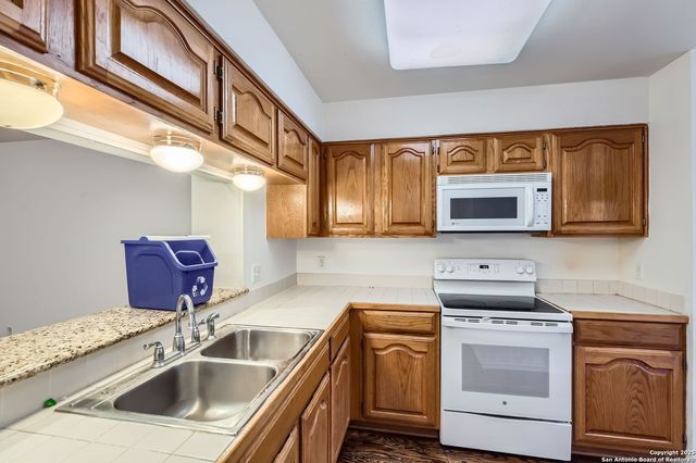 7930 Roanoke Run Apt 901, San Antonio, TX 78240