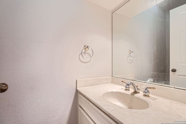 7930 Roanoke Run Apt 901, San Antonio, TX 78240