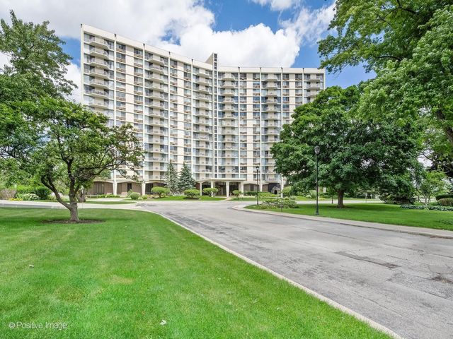 40 N Tower Road 5A, Oak Brook, IL 60523