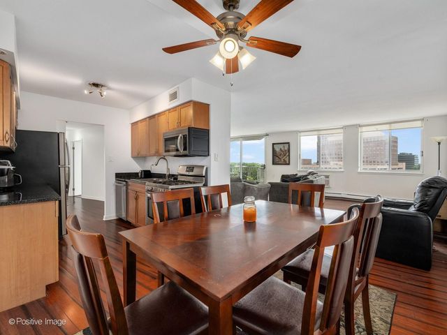 40 N Tower Road 5A, Oak Brook, IL 60523