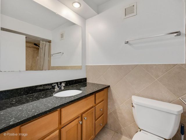 40 N Tower Road 5A, Oak Brook, IL 60523