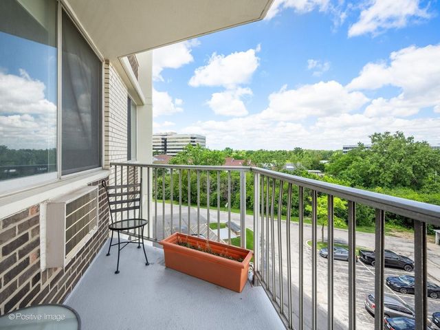 40 N Tower Road 5A, Oak Brook, IL 60523