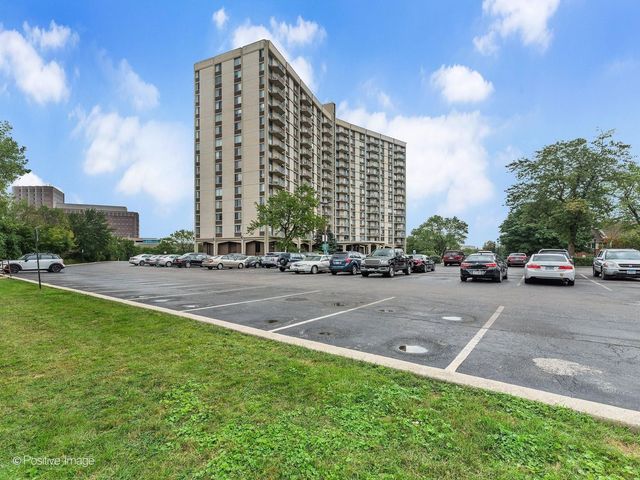 40 N Tower Road 5A, Oak Brook, IL 60523