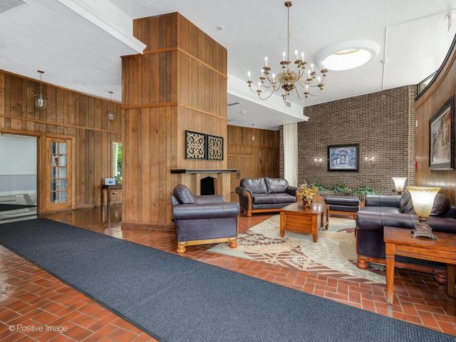 40 N Tower Road 5A, Oak Brook, IL 60523