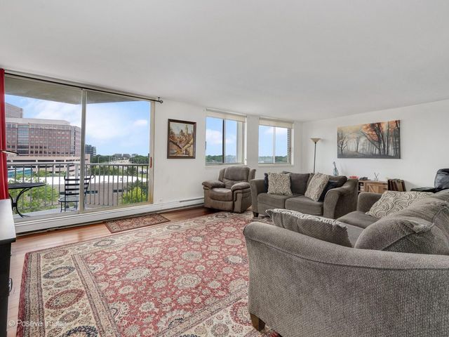 40 N Tower Road 5A, Oak Brook, IL 60523