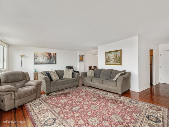 40 N Tower Road 5A, Oak Brook, IL 60523