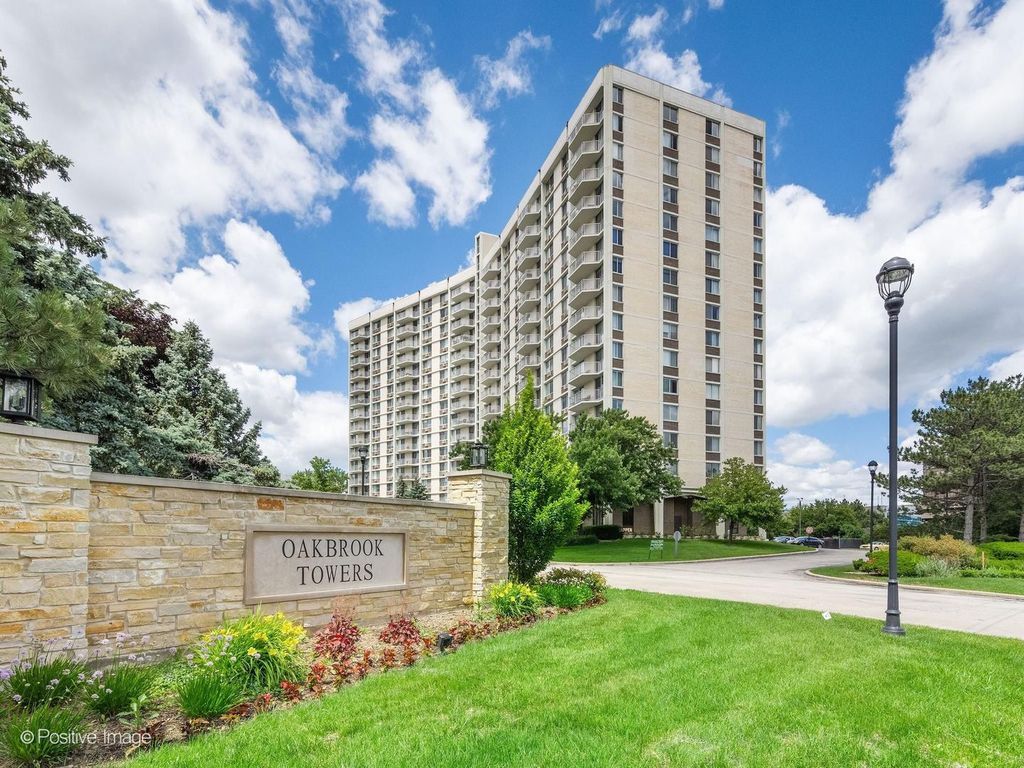 40 N Tower Road 5A, Oak Brook, IL 60523