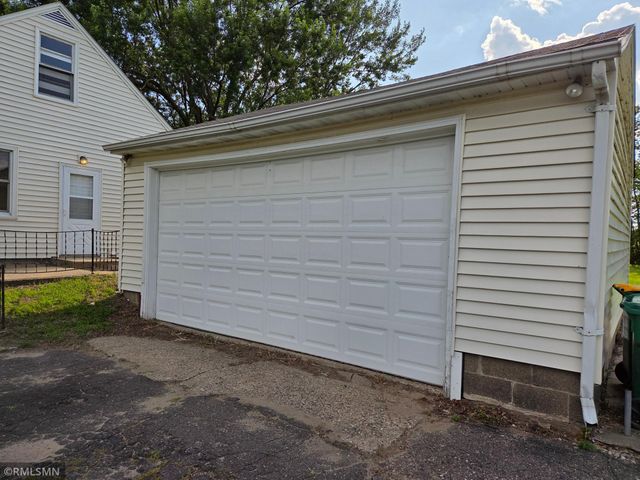 5607 Regent Avenue N, Crystal, MN 55429