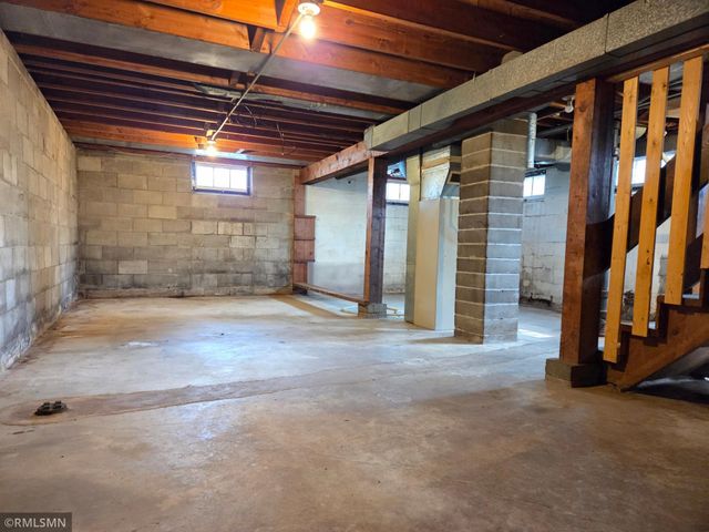5607 Regent Avenue N, Crystal, MN 55429