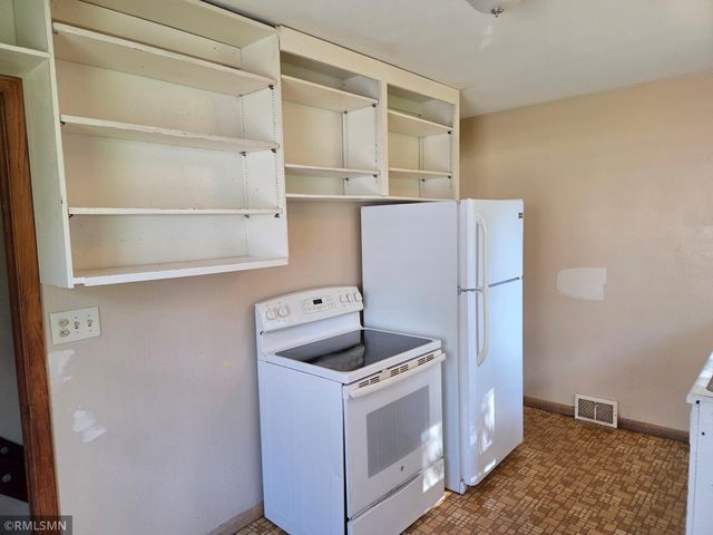 5607 Regent Avenue N, Crystal, MN 55429