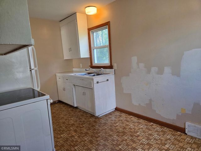 5607 Regent Avenue N, Crystal, MN 55429