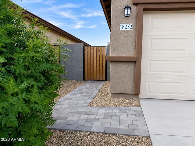 18252 W CIELO GRANDE Avenue, Surprise, AZ 85387