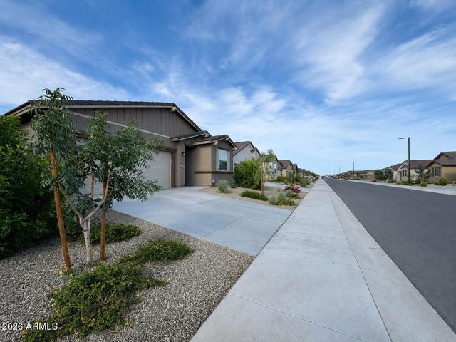 18252 W CIELO GRANDE Avenue, Surprise, AZ 85387