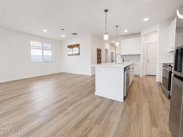 18252 W CIELO GRANDE Avenue, Surprise, AZ 85387
